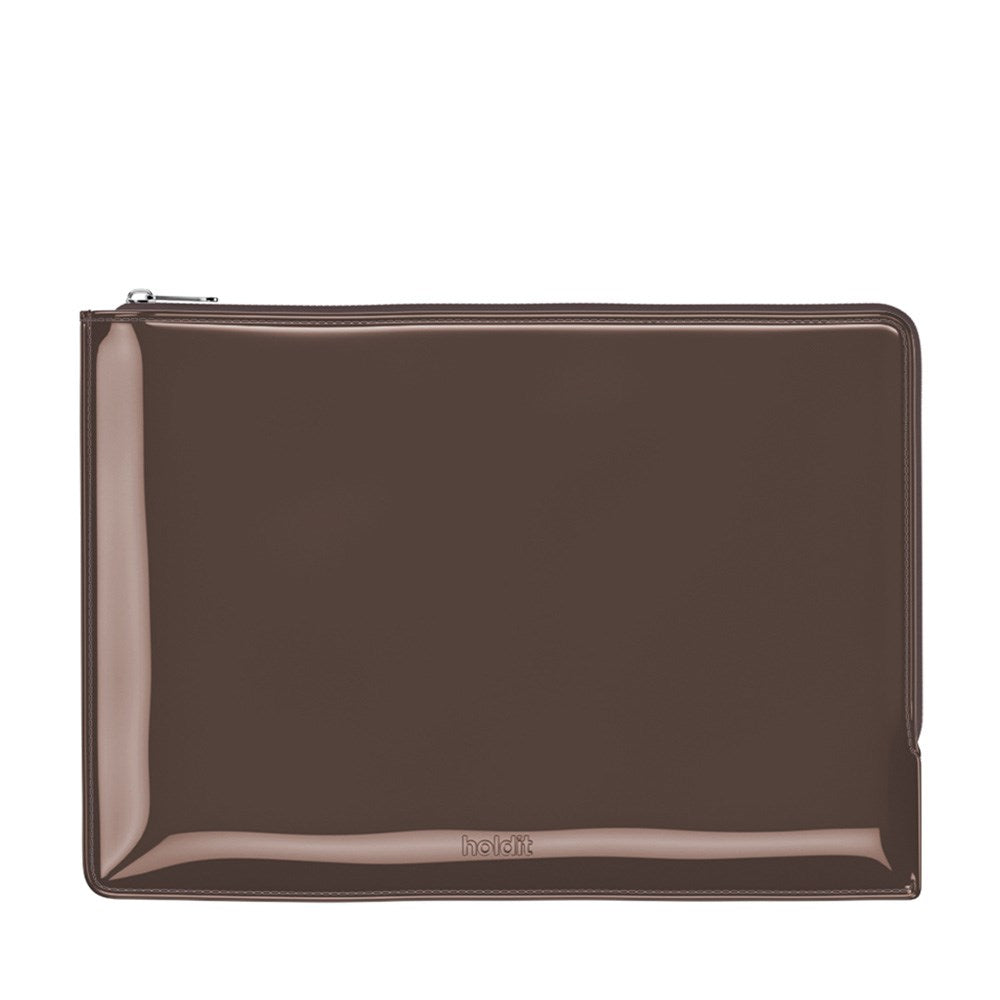 Holdit Lackläder Sleeve för MacBook / Laptop 14" (34,2 x 24,2 cm) - Chocolate
