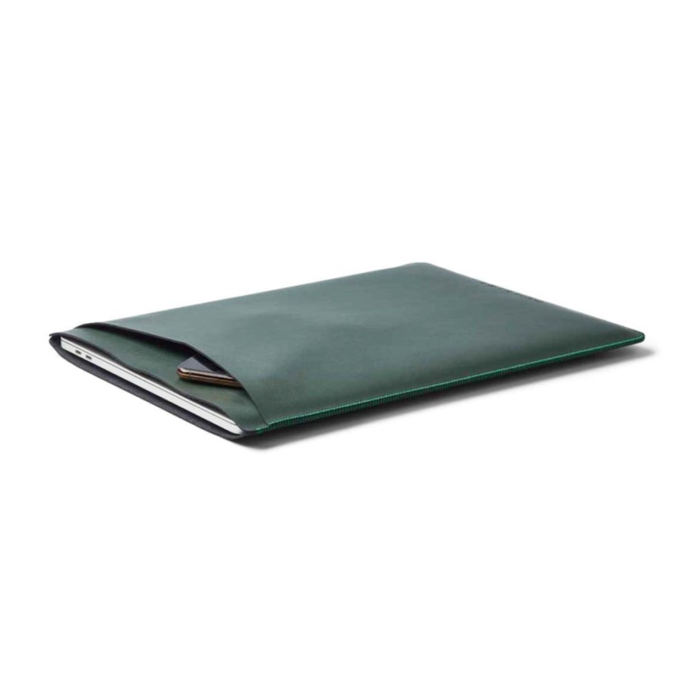 Philbert UltraSlim Vegansk Läder Sleeve med Rem för MacBook / Laptop 15" (35,5 x 25 x 2 cm) - Grön