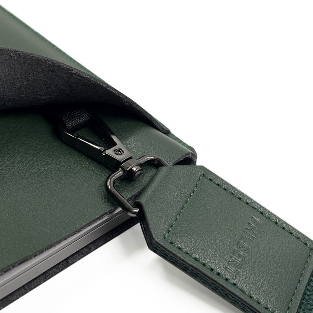 Philbert UltraSlim Vegansk Läder Sleeve med Rem för MacBook / Laptop 15" (35,5 x 25 x 2 cm) - Grön
