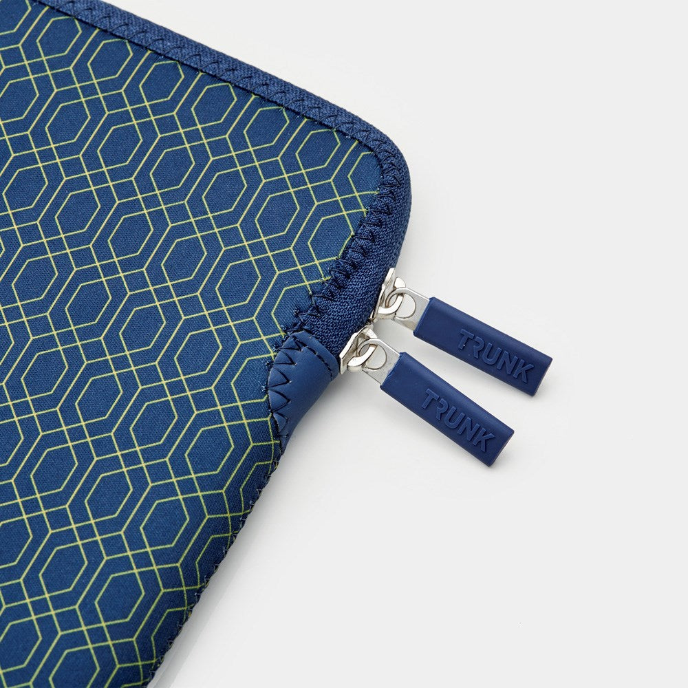 Trunk Neoprene Sleeve för MacBook 13" (30.5 x 21.5 x 1.5 cm) - Modern Navy