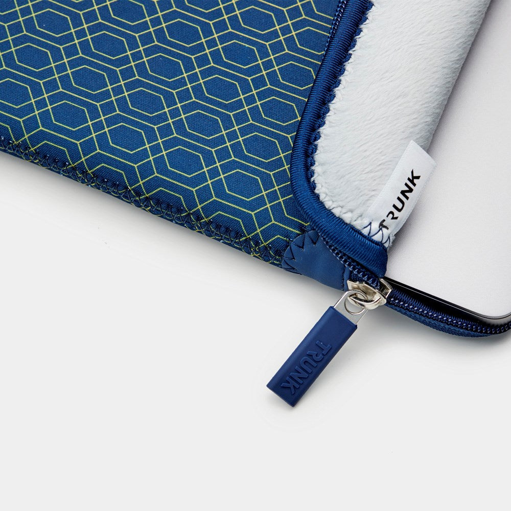 Trunk Neoprene Sleeve för MacBook 13" (30.5 x 21.5 x 1.5 cm) - Modern Navy