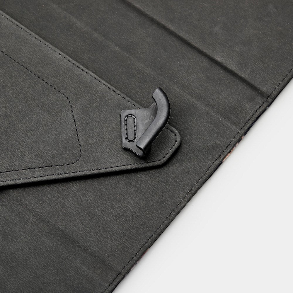 Trunk Universellt Flip Fodral (24.5 x 17.5 x 1 cm) - Black Flower