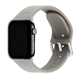 Apple Watch (42/44/SE/45/46/49mm) Holdit Silikon Klockarmband med Metallspänne - Taupe