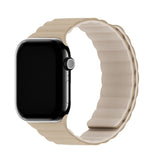 Apple Watch (42/44/SE/45/46/49mm) Holdit Silicone Magnet Klockarmband - Ljusbeige / Beige