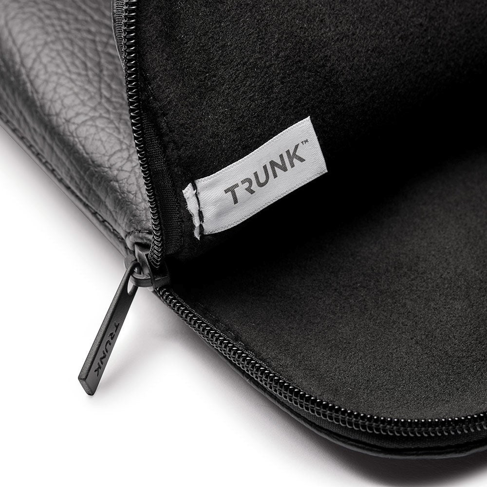 Trunk Veganskt Läder Sleeve till Macbook 16" (37 x 25.5 x 2 cm) - Black Apple Peel