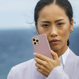 iPhone 13 Pro dbramante1928 Monaco Skal - 100% Återvunnet Plast - MagSafe-kompatibelt - Pink Sand