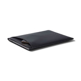 Philbert UltraSlim Vegansk Läder Sleeve med Rem för MacBook / Laptop 15" (35,5 x 25 x 2 cm) - Svart