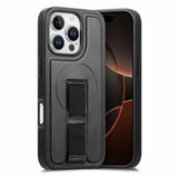 iPhone 16 Pro Hård Plast Skal m. Konstläder Baksida & Fingerrem - MagSafe Kompatibel - Svart