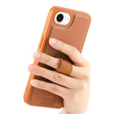 iPhone 16e Hård Plast Skal m. Konstläder Baksida & Fingerrem - MagSafe Kompatibel - Brun