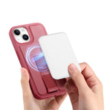 iPhone 15 Hård Plast Skal m. Konstläder Baksida & Fingerrem - MagSafe Kompatibel - Röd