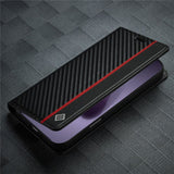 iPhone 18 Pro / 17 Pro LC.IMEEKE Konstläder Fodral med Kolfiber - Svart / Röd Vertikal Stripe