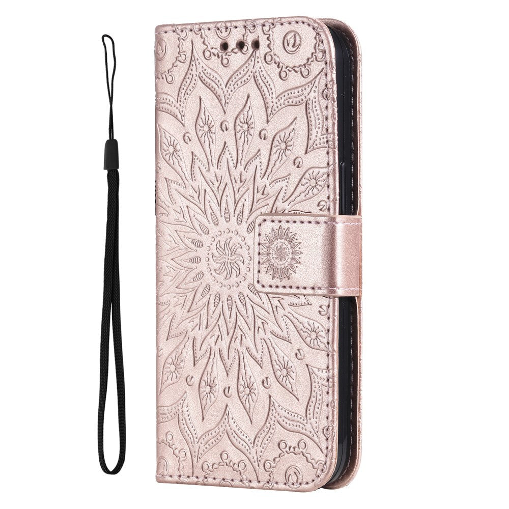 iPhone 15 Plus Läder Plånboksfodral med Rem - Mandala Blomma - Rött Guld