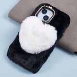 iPhone 15 Flexibelt Plast Skal med Päls - Hjärta - Svart