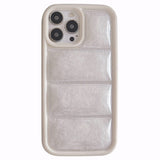 iPhone 15 Pro Flexibelt Plastskal med Dunjacka Textur - Vit