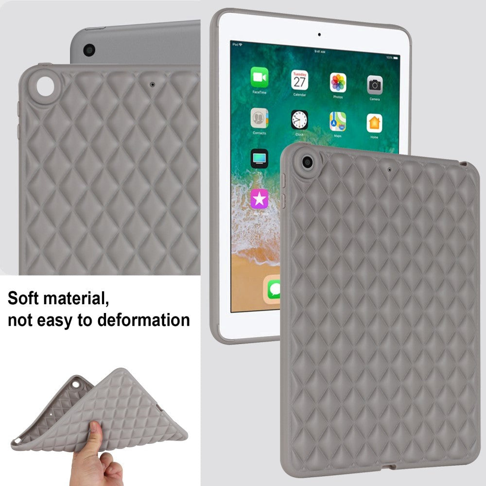 iPad 9.7 (2018-2017) / iPad Air 2 Flexibelt Plast Skal - Rhombe Design - Grå