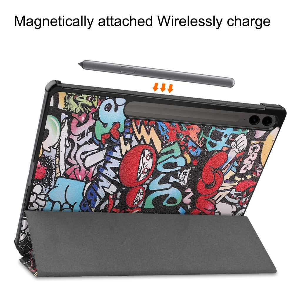 Samsung Galaxy Tab S9 FE+ (Plus) Tri-Fold Konstläder Fodral med Pennhållare - Graffiti