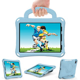 EIDERWOOD iPad Air 10.9" (2022 / 2020) / Pro 11" (2024-2018) Barnskal - Fotboll - Stativ & Handtag - Ljusblå