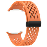 Samsung Galaxy Watch Ultra (47 mm) Silikonband med Hål och Magnetiskt Spänne - Orange