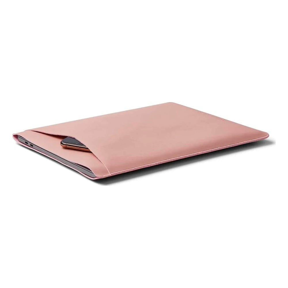 Philbert UltraSlim Vegansk Läder Sleeve med Rem för MacBook / Laptop 15" (35,5 x 25 x 2 cm) - Rosa