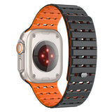 Apple Watch (42/44/SE/45/46/49mm) Mobile Origin Magnetiskt Silikonarmband - Svart / Orange