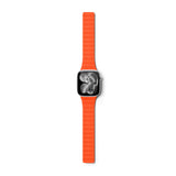 Apple Watch (38/40/SE/41/42) Epico Magnetic+ Silikone Klockarmband - Orange / Svart