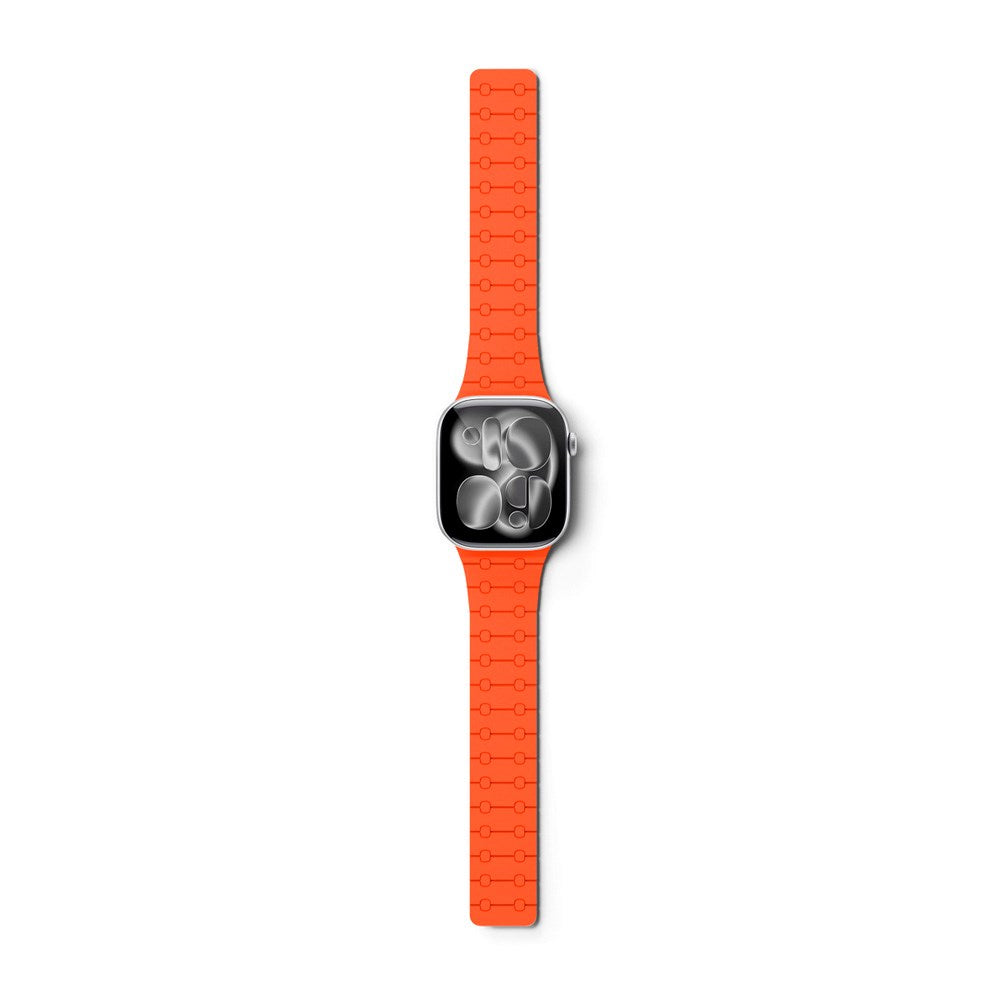 Apple Watch (42/44/SE/45/46/49) Epico Magnetic+ Silikone Klockarmband - Orange / Svart