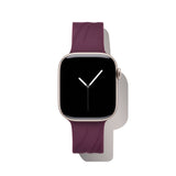 Apple Watch (42/44/SE/45/46/49mm) iDeal of Sweden Soft Swirl Silikonarmband - Storlek M/L - Velvet Plum