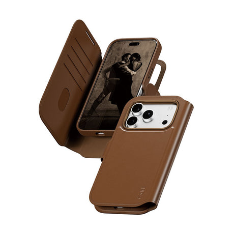 iPhone 18 Pro / 17 Pro CARE by PanzerGlass Feature Tango 2-i-1 Fodral med Plånbok - MagSafe Kompatibel - Brun