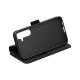 CARE by PanzerGlass Samsung Galaxy S25+ (Plus) Feature Wallet Case med Stativfunktion - Svart