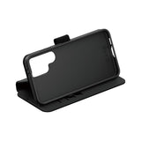 CARE by PanzerGlass Samsung Galaxy S25 Ultra Feature Wallet Case med Stativfunktion - Svart