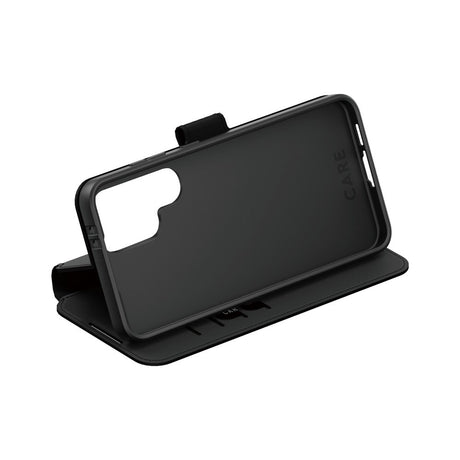 CARE by PanzerGlass Samsung Galaxy S25 Ultra Feature Wallet Case med Stativfunktion - Svart