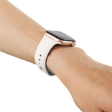 Apple Watch (38/40/SE/41/42mm) iDeal of Sweden Silikonarmband - Storlek S/M - Cloud Dancer