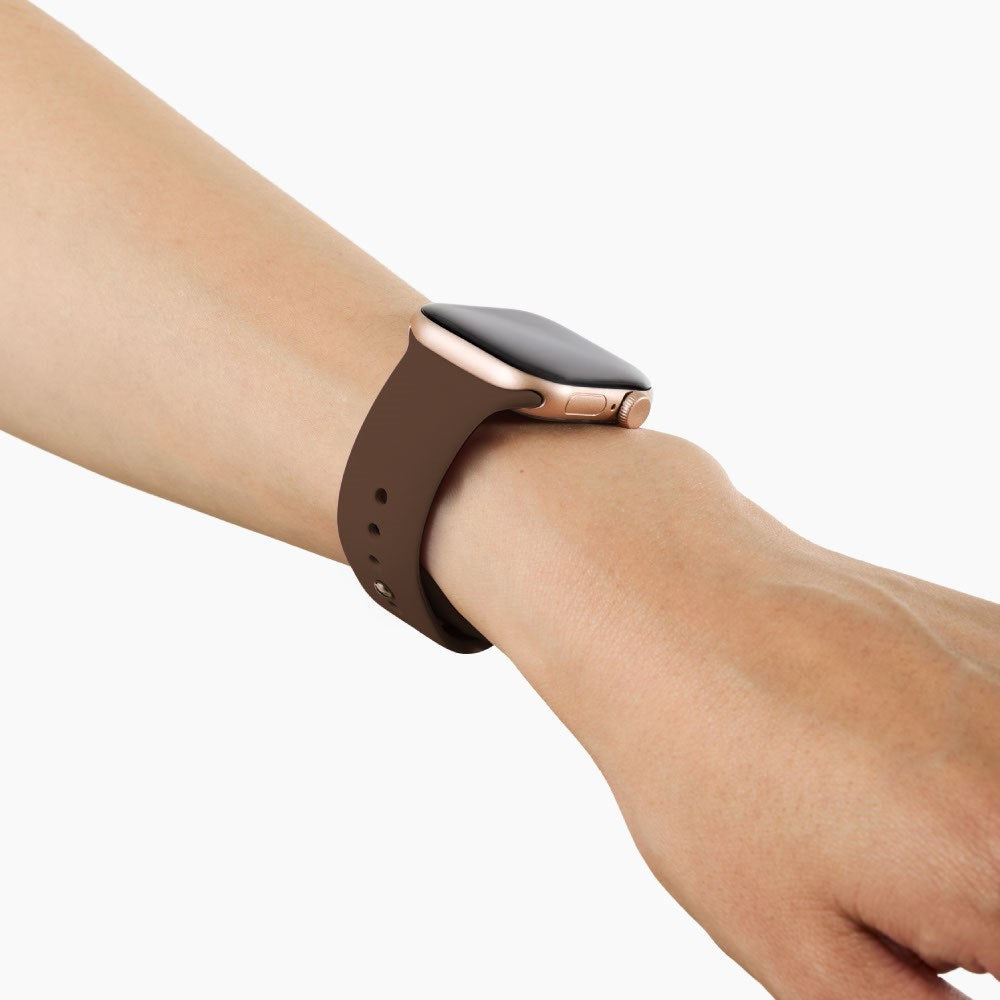 Apple Watch (42/44/SE/45/46/49mm) iDeal of Sweden Silikonarmband - Storlek M/L - Mocha Mousse