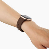 Apple Watch (42/44/SE/45/46/49mm) iDeal of Sweden Silikonarmband - Storlek M/L - Mocha Mousse