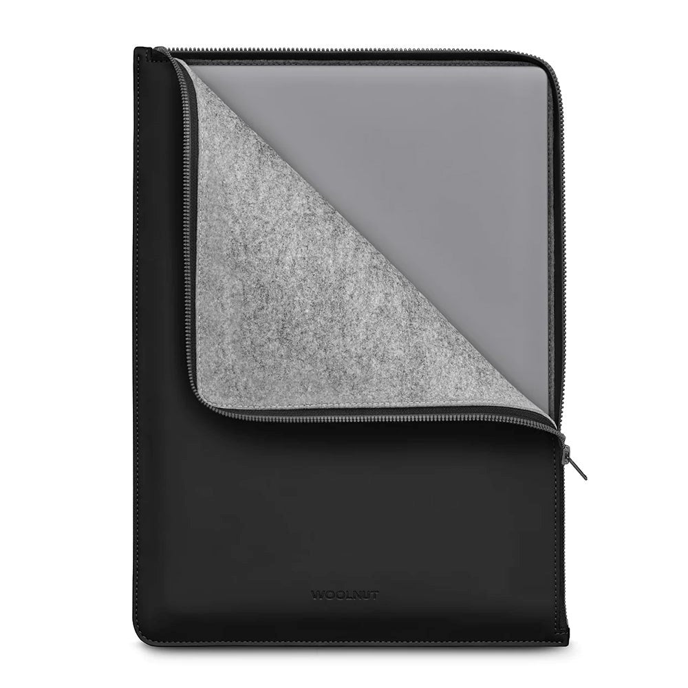 Woolnut Coated Folio Konstläder Sleeve för MacBook / Laptop 16" (360 x 250mm) - Svart