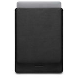 Woolnut MacBook Pro 14" M5 / M4 / M3 / M2 / M1 (2025 / 2021) Äkta Läder Folio Sleeve - 24.5 x 33 cm - Svart