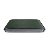 Woolnut MacBook Pro 16" M4 / M3 / M2 / M1 (2024 - 2021) Äkta Läder Folio Sleeve - 27.5 x 37.5 cm - Grön