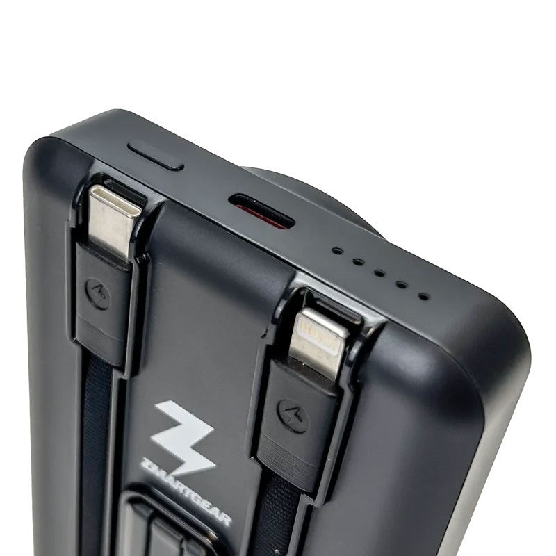 Zmartgear Powerbank Pro 6-i-1 med 18W / 10.00mAh / Trådlös Laddning / Inbyggd USB-C & Lightning-Kabel / Stöd - Svart